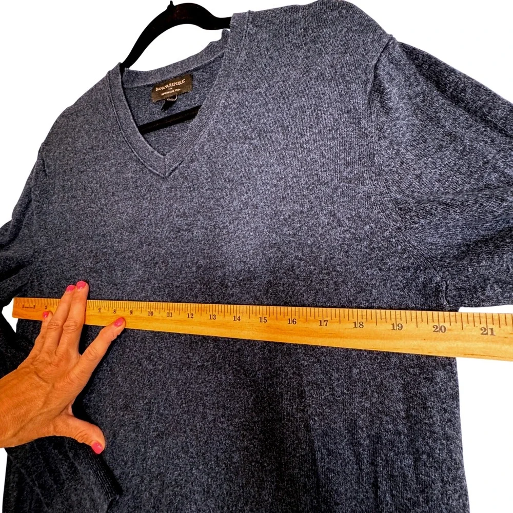 Banana Republic Mens Sweater‎ Premium Luxe Yarn V-Neck Large Blue Knit
